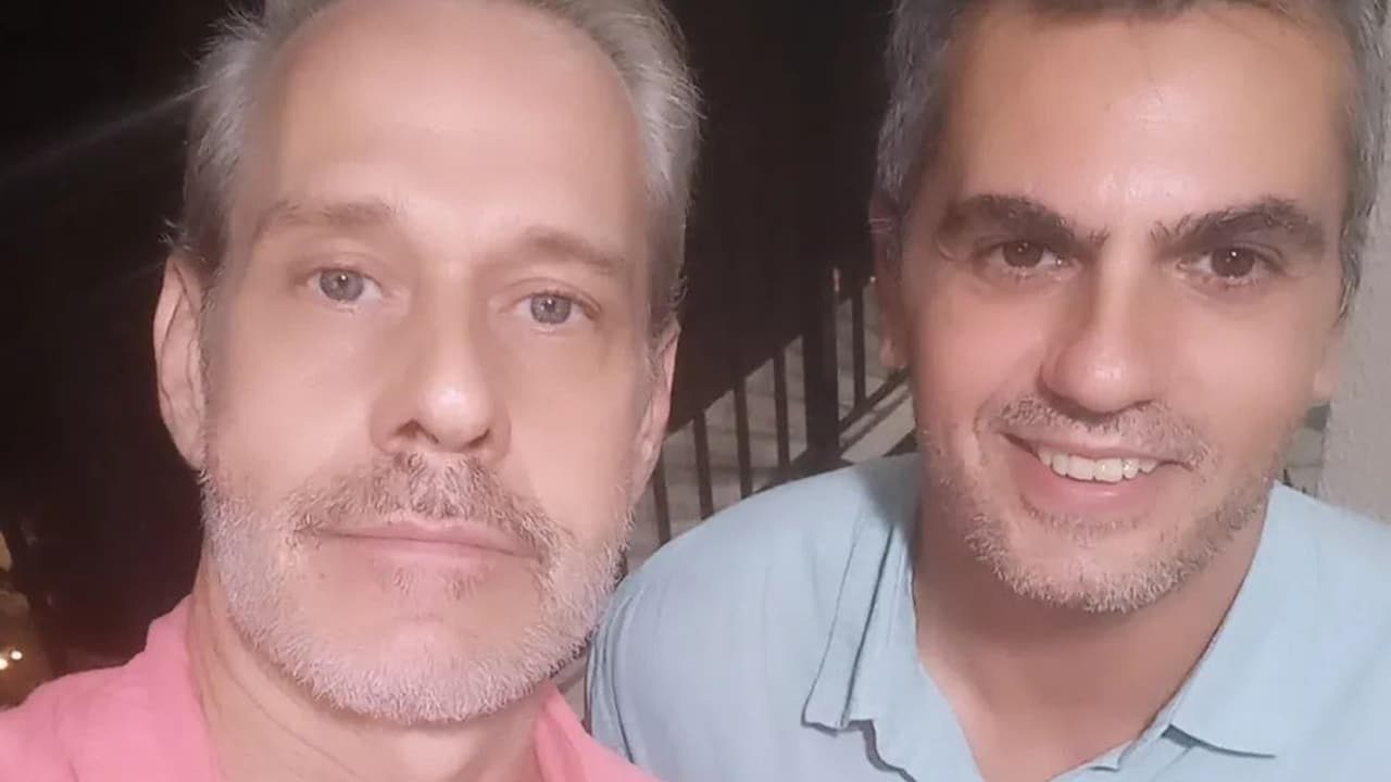 Imagem com foto de Nico Puig, ex-galã do SBT, e Jeff Lattari