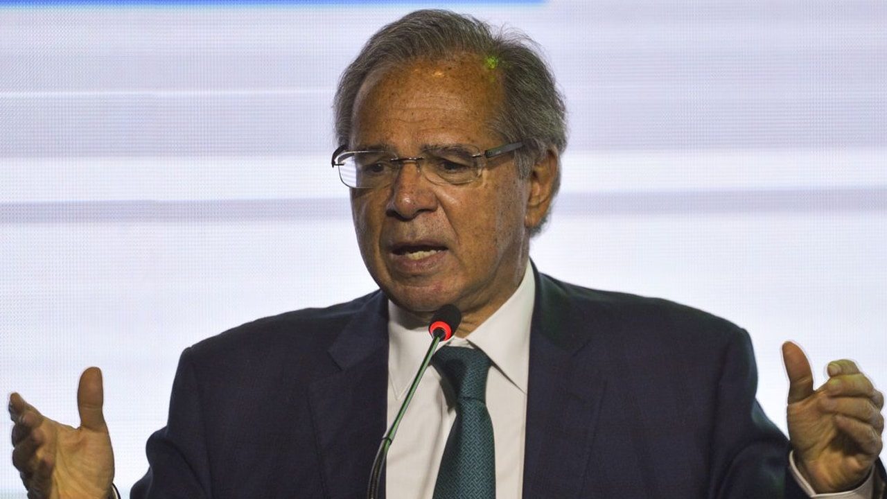 Imagem com foto do ministro Paulo Guedes