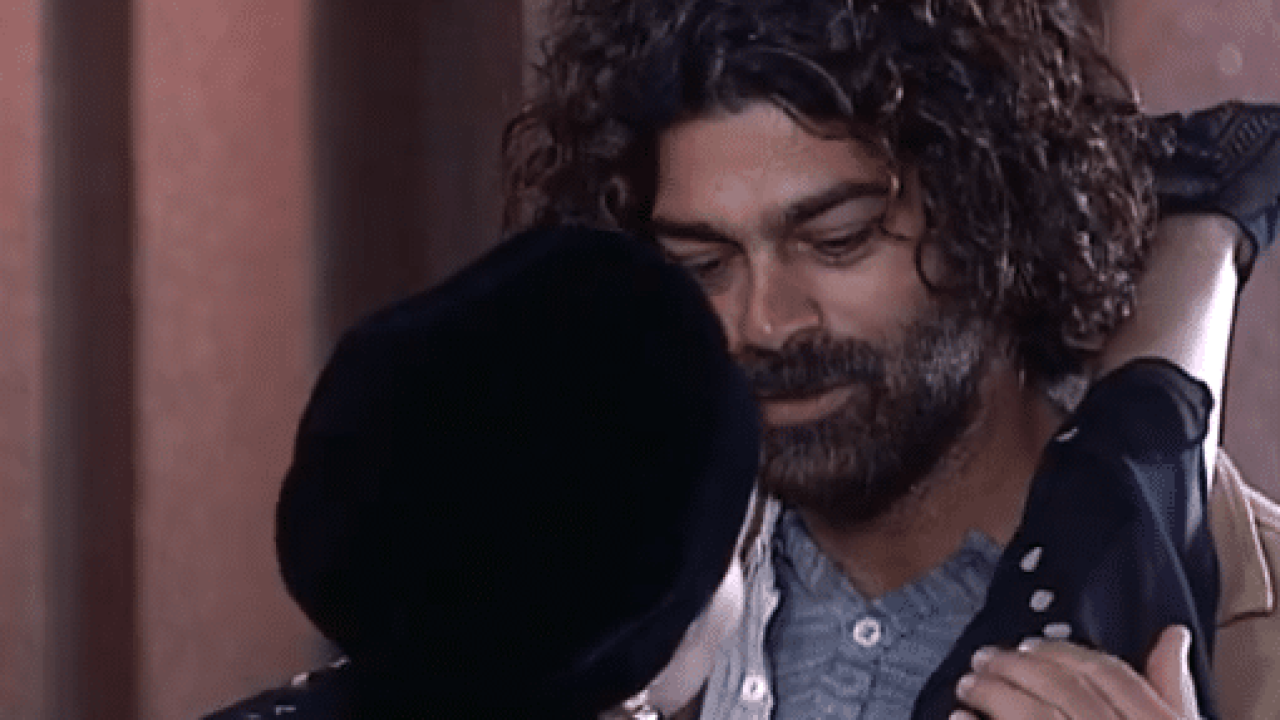 Petruchio diz a Marcela que quer fugir com ela de navio, pois nunca andou em um em O Cravo e a Rosa