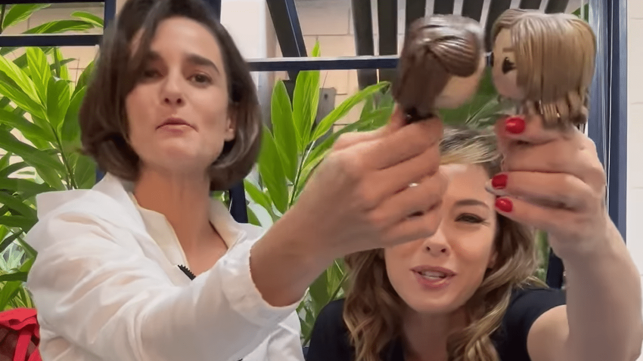 Imagem com foto das atrizes Priscila Sztejnman e Regiane Alves, que debocharam de censura da Globo na novela Vai na Fé