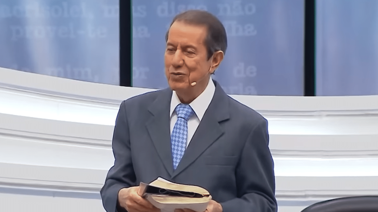 Imagem com foto do pastor RR Soares durante o programa Show da Fé na RIT TV