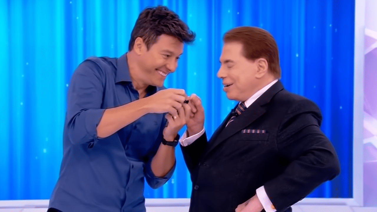 Rodrigo Faro e Silvio Santos; apresentador da Record surgiu caracterizado com o dono do SBT (foto: Reprodução/SBT)