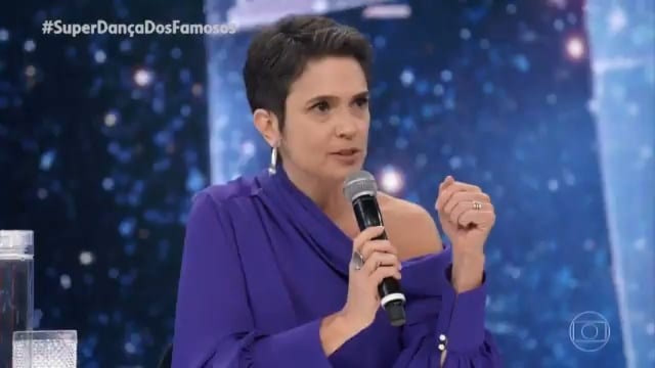 Sandra Annenberg se emocionou ao pedir por vacinas no Domingão do Faustão (foto: Reprodução/Globo)