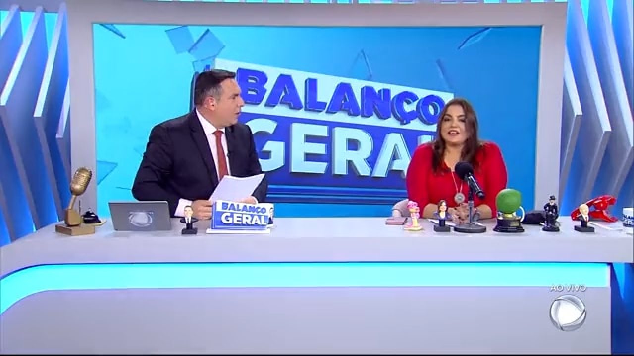 Imagem do estúdio do Balanço Geral com Reinaldo Gottino, Fabíola Reipert e Renato Lombardi