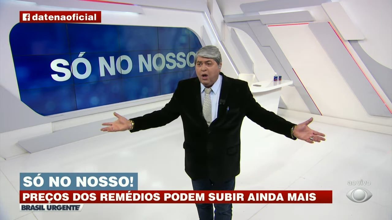 Datena se irritou com a demora da produção do Brasil Urgente em fazer um levantamento de preços de remédios pelo país (foto: Reprodução/Band)