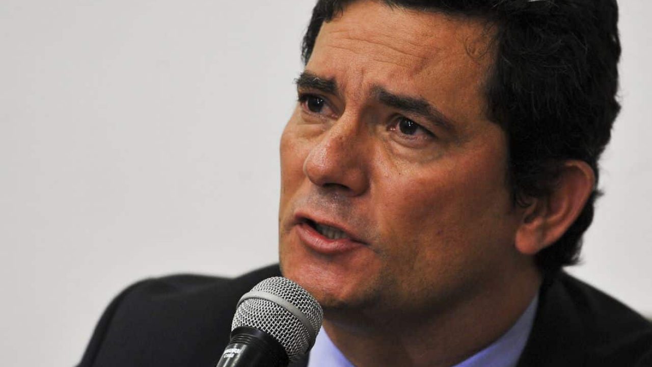 Imagem com foto do ex-juiz Sergio Moro