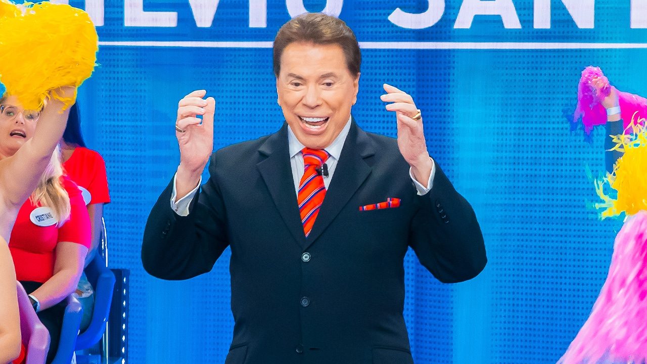 Imagem com foto do apresentador Silvio Santos, que determinou a volta da sessão Cinema em Casa