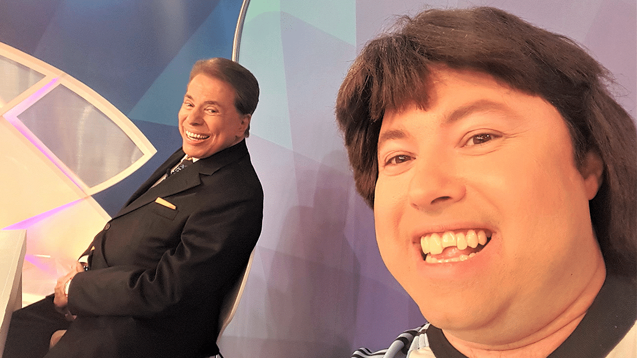 Imagem com foto do apresentador Silvio Santos e o humorista Alexandre Porpetone durante o quadro Jogo dos Pontinhos do Programa Silvio Santos