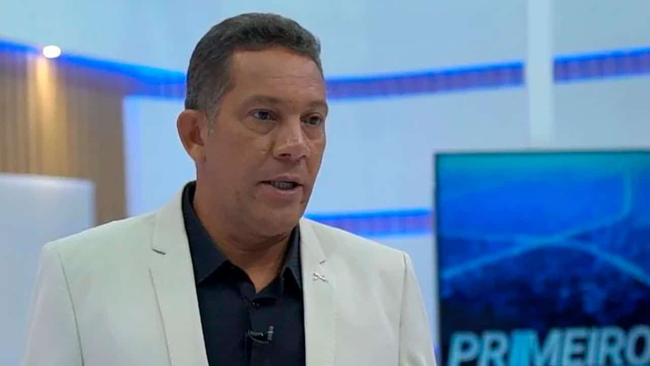 Imagem com foto do jornalista Washington Gurgel, apresentador do Primeiro Impacto Pernambuco