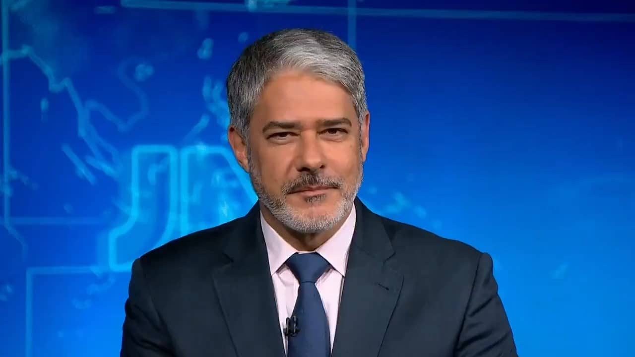 Imagem com foto do apresentador William Bonner no Jornal Nacional