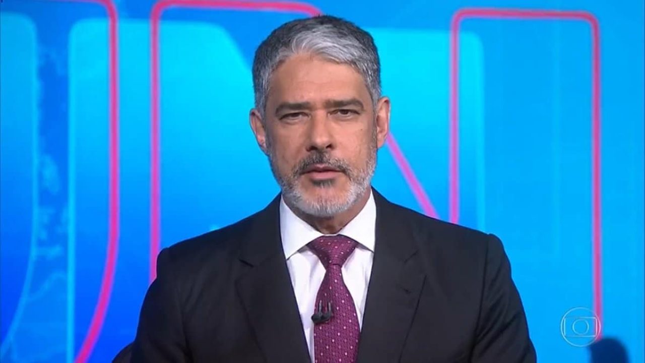 Imagem com foto do William Bonner durante apresentação do Jornal Nacional