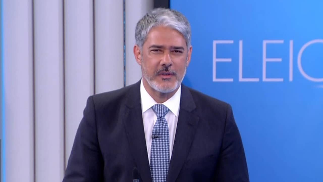 Imagem com foto de William Bonner durante debate no primeiro turno