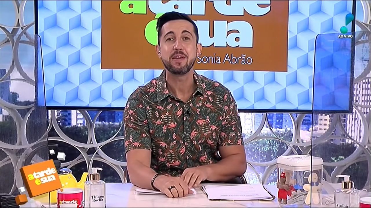 Thiago Rocha entrou na mira da Record para reforçar o Balanço Geral Manhã (foto: Reprodução/RedeTV!)