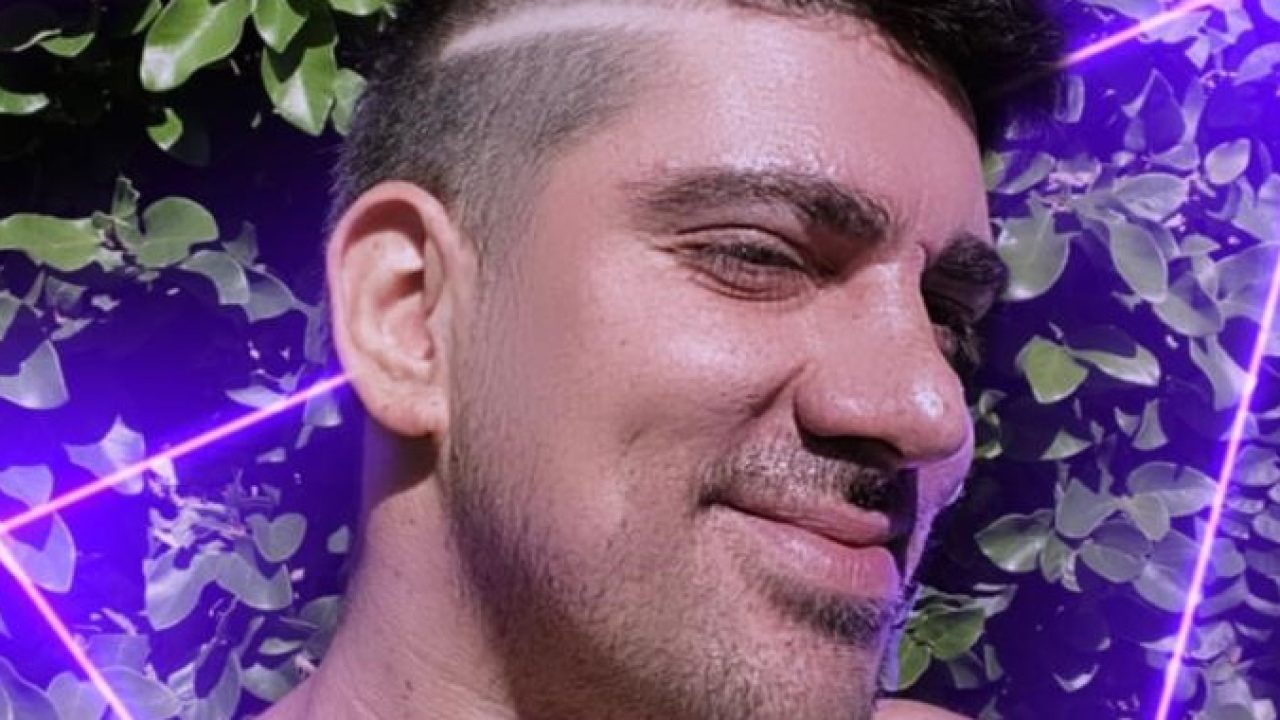 Marcelo Adnet estreia o programa exclusivo Sinta-se na Casa no Globoplay (foto: Divulgação/Globo)