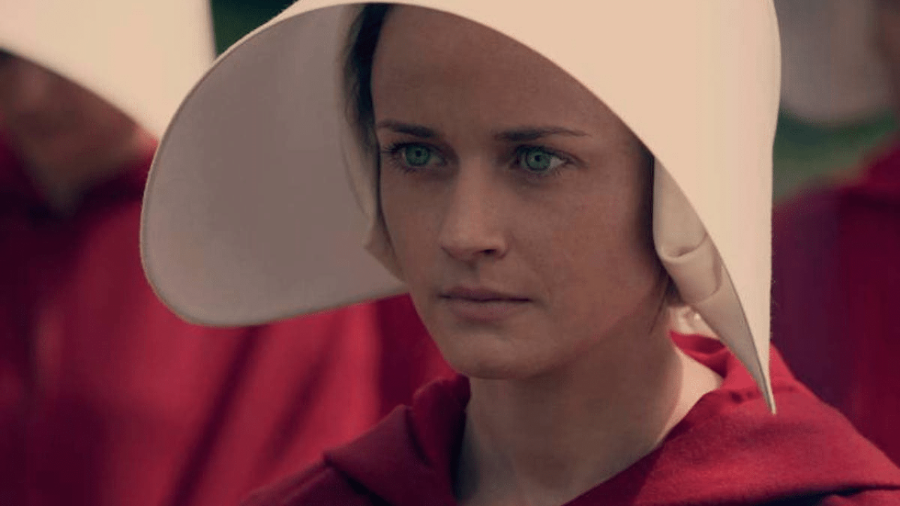 Foto da atriz Alexis Bledel, da série The Handmaid's Tale