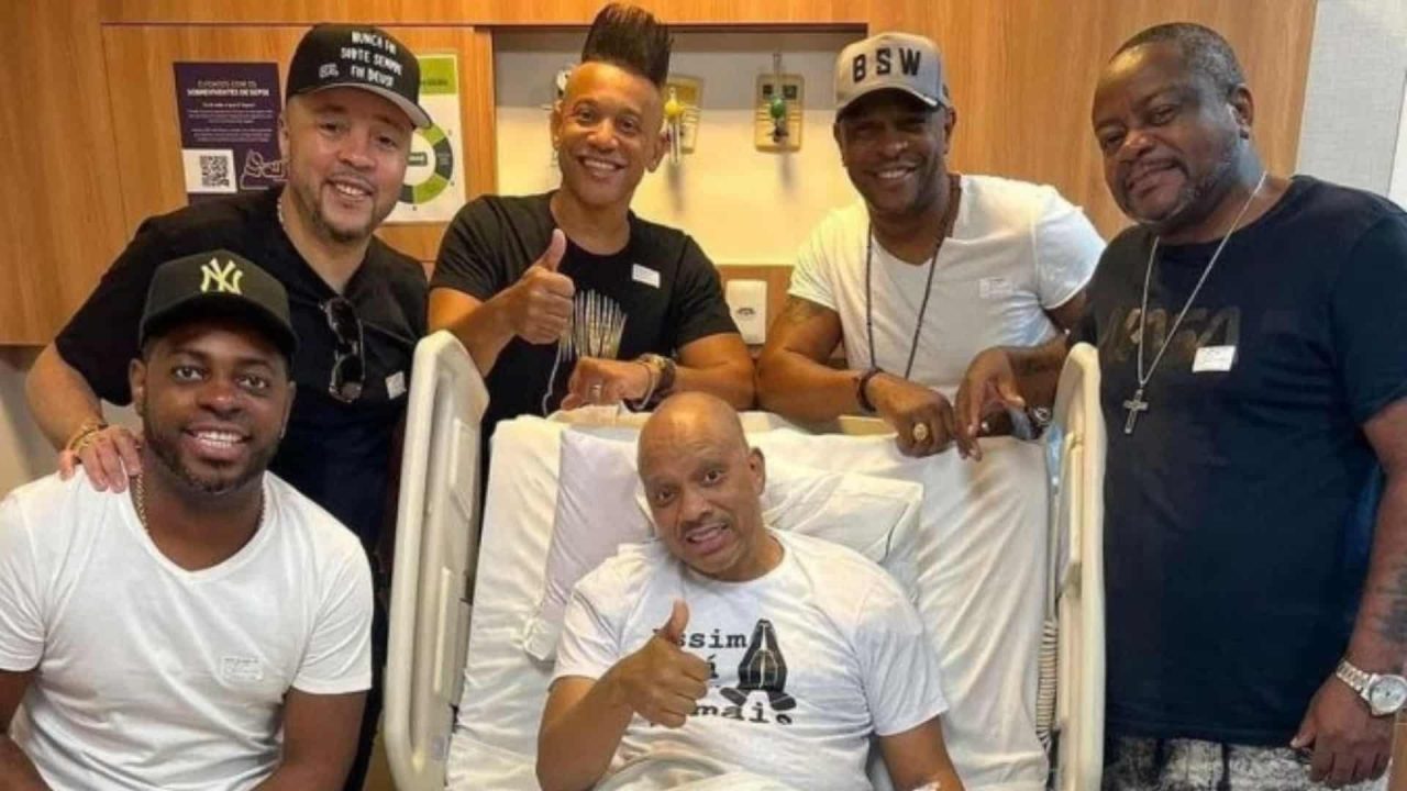 Foto de Anderson Leonardo com o Molejo no hospital