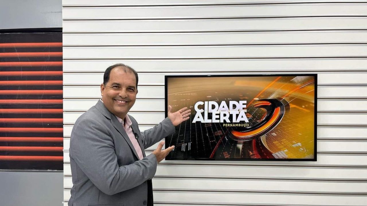 André Estanislau é apresentador do Cidade Alerta PE (Foto: Reprodução/Instagram)