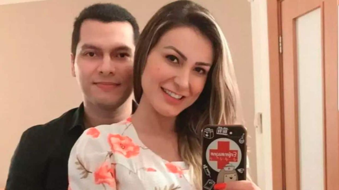 Andressa Urach posa ao lado do marido, o empresário Thiago Lopes