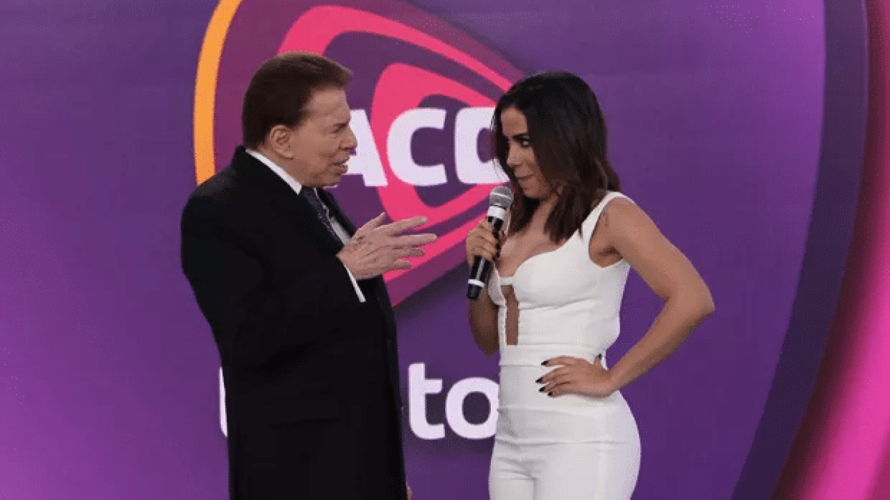 Foto de Anitta e do apresentador Silvio Santos