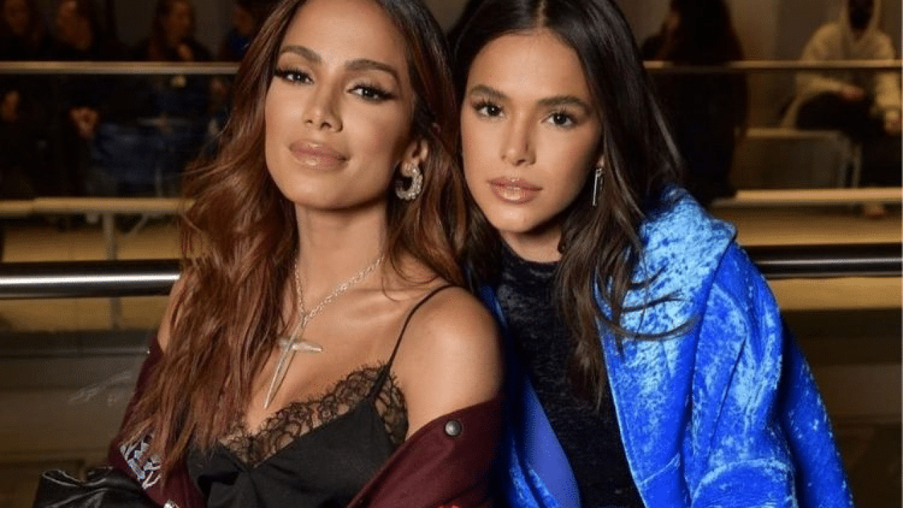 Foto de Anitta e Bruna Marquezine