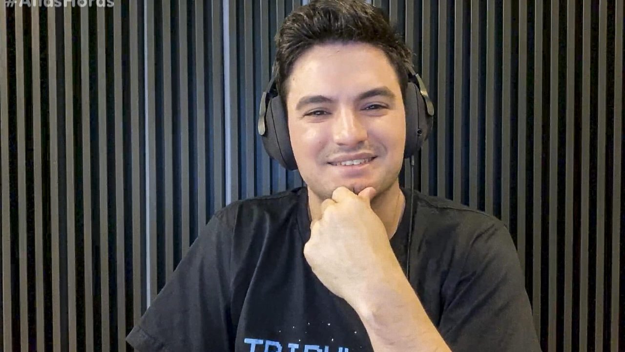 Imagem com foto de Felipe Neto durante participação no programa Altas Horas