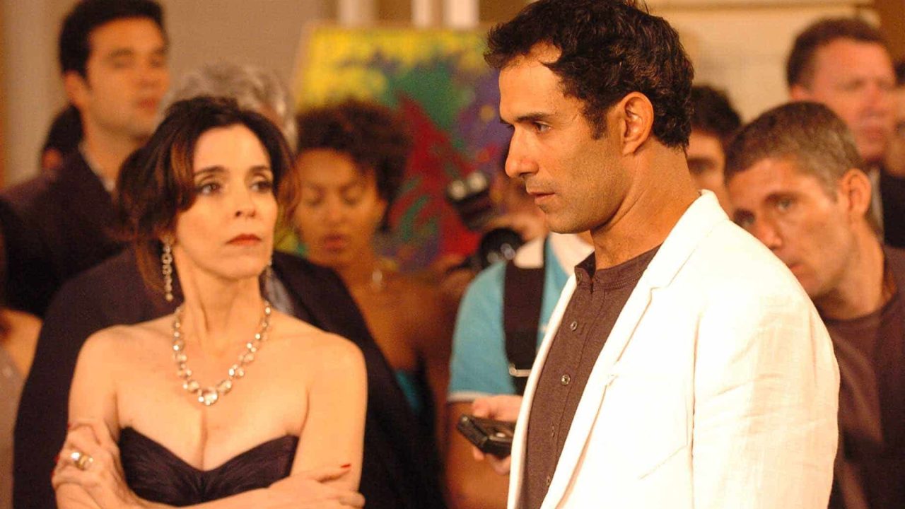 Os atores Deborah Evelyn e Marcos Pasquim em cena da novela Caras & Bocas; Globoplay está recuperando qualidade original de produções da Globo (foto: Globo/Thiago Prado Neris)