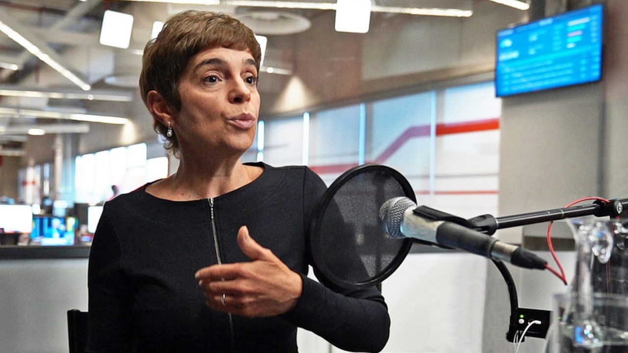 Renata Lo Prete comanda O Assunto no G1; consumo de podcasts aumentou durante o isolamento social no Brasil (foto: Globo/Ramón Vasconcelos)