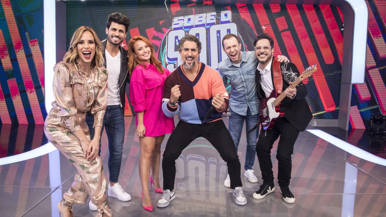 Tiago Leifert, Ana Furtado, Larissa Manoela, Juliana Paes e Paulo Vieira participam da estreia do Caldeirão com Marcos Mion (foto: Globo/João Cotta)