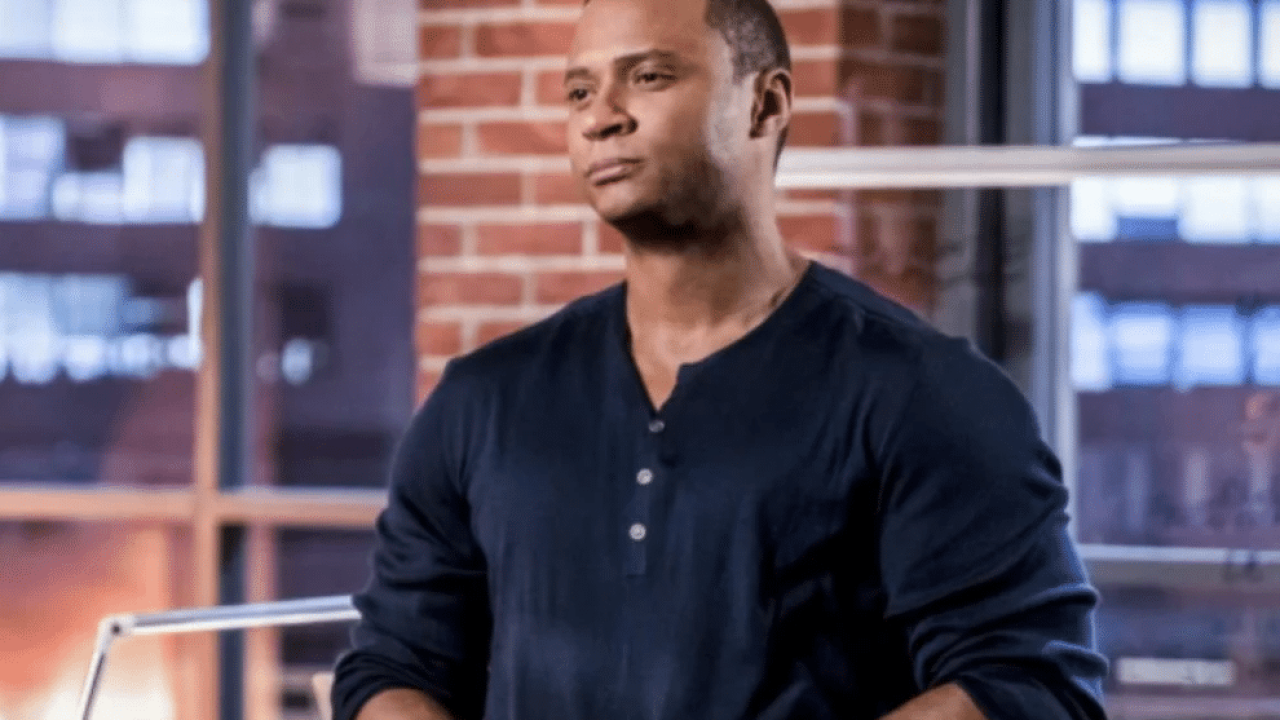 Foto de David Ramsey, ator de Arrow