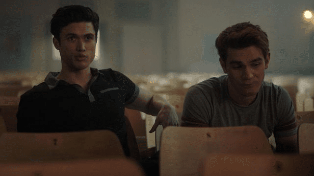 Imagem de Charles Melton e KJ Apa em Riverdade