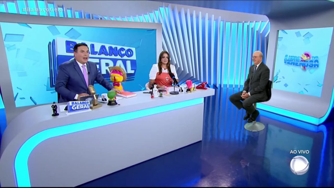 Reinaldo Gottino, Fabíola Reipert e Renato Lombardi são os apresentadores de A Hora da Venenosa (foto: Reprodução/Record)