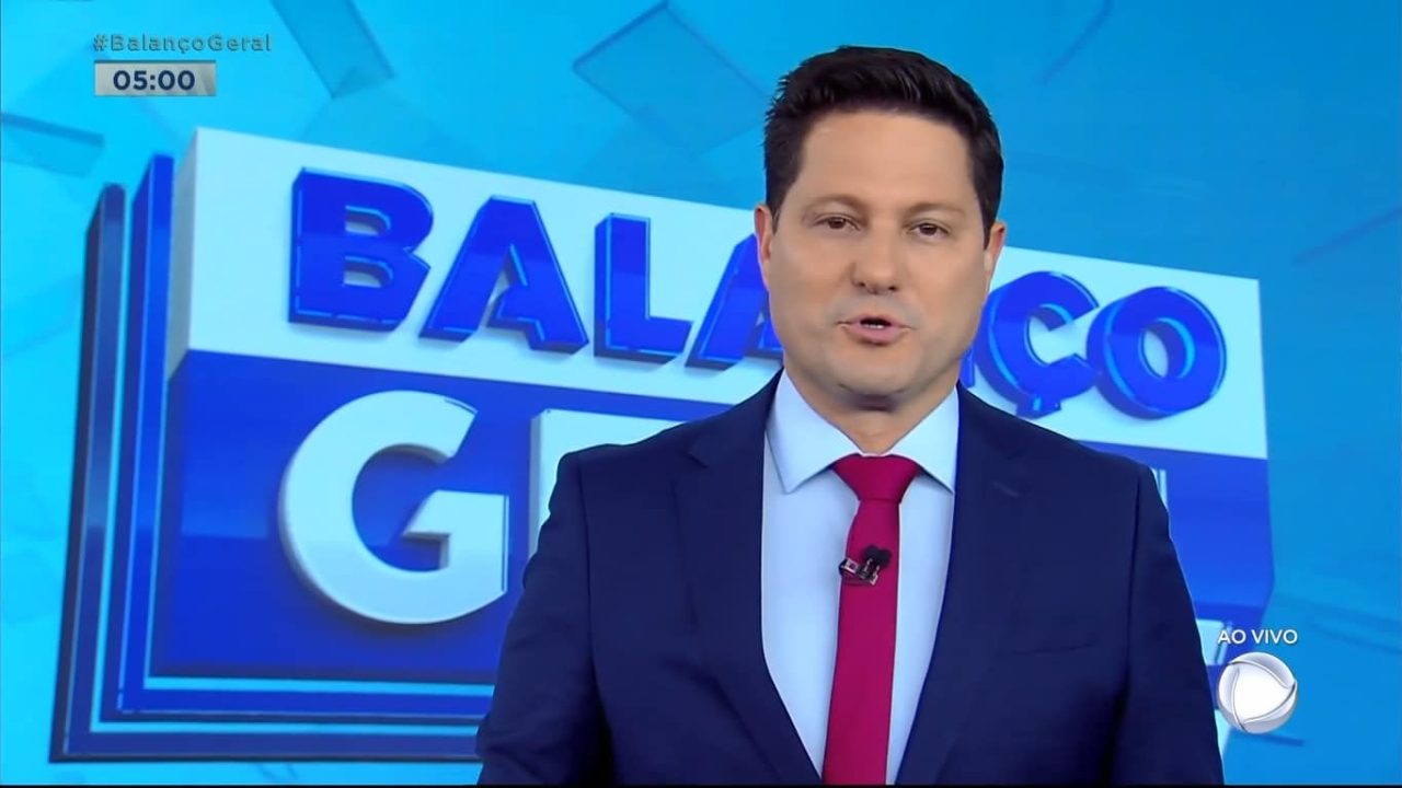 Eleandro Passaia estreou como apresentador do Balanço Geral Manhã (foto: Reprodução/Record)