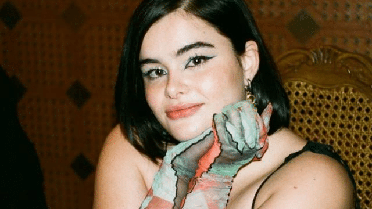 Foto da atriz Barbie Ferreira