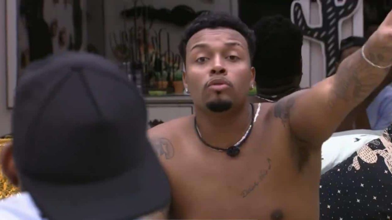 Nego Di surpreendeu os seus colegas de confinamento no BBB21 (foto: Reprodução/TV Globo)