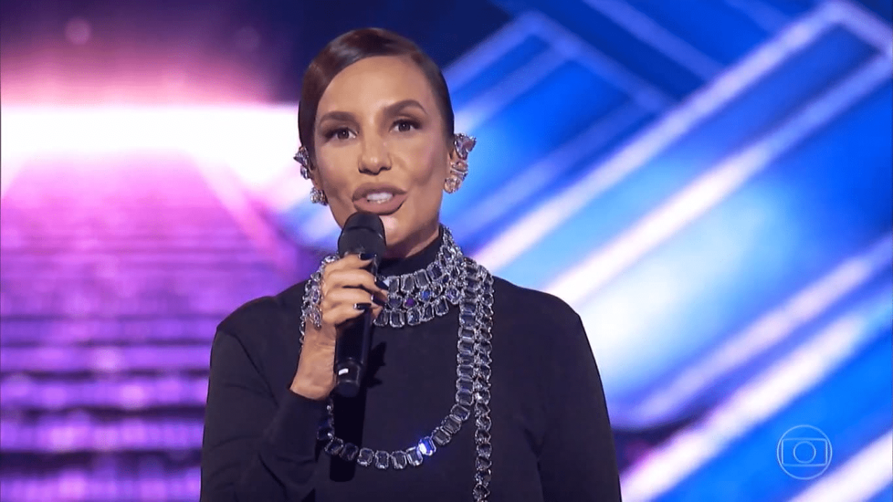 Foto de Ivete Sangalo nos estúdios do The Masked Singer Brasil