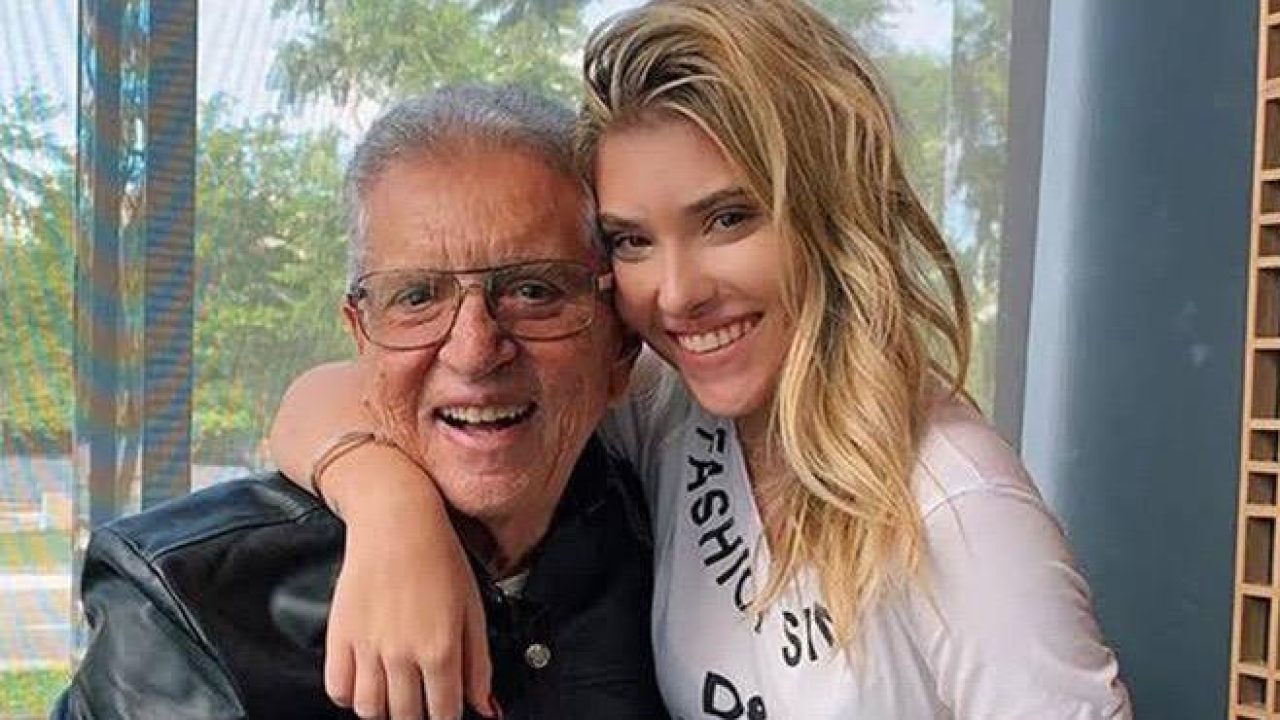 Carlos Alberto de Nóbrega posa com sua filha, a influenciadora Mafe (foto: Reprodução/Redes Sociais)