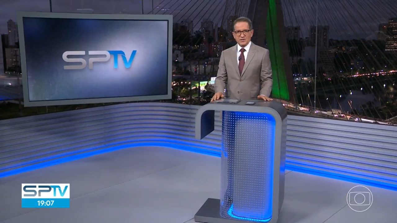 Carlos Tramontina no estúdio de vidro da Globo