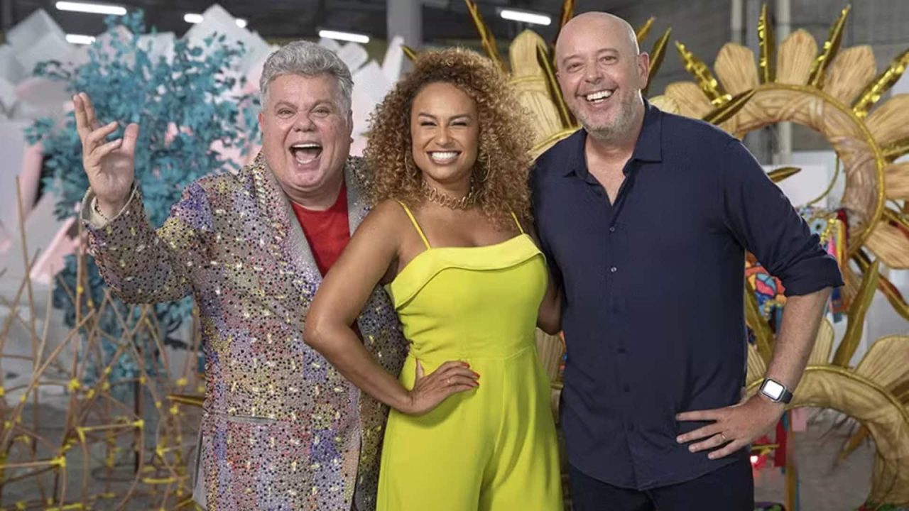 Foto de Milton Cunha, Karine Alves e Alex Escobar no Carnaval da Globo