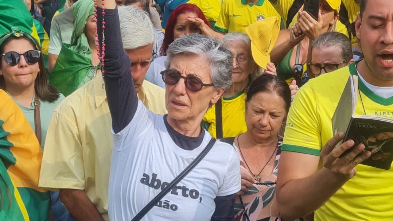 Foto da atriz Cássia Kis