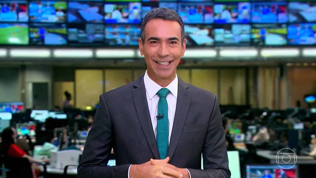 Foto de César Tralli no estúdio do Jornal Hoje