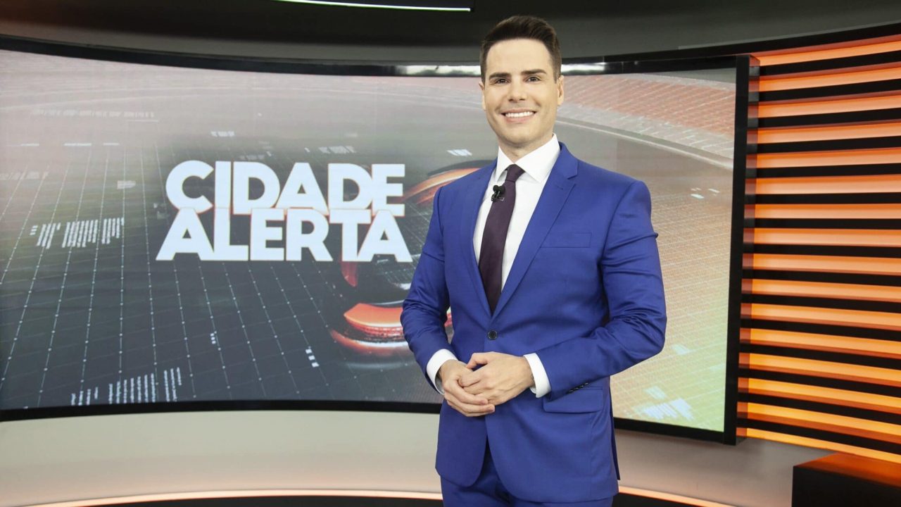 Luiz Bacci é o apresentador do Cidade Alerta: telejornal deu prejuízo para a emissora mais uma vez (foto: Edu Moraes/Record)