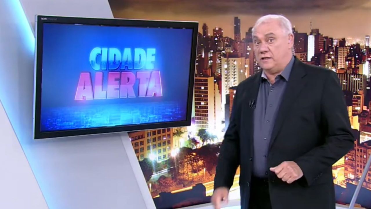 Foto de Marcelo Rezende na apresentação do Cidade Alerta