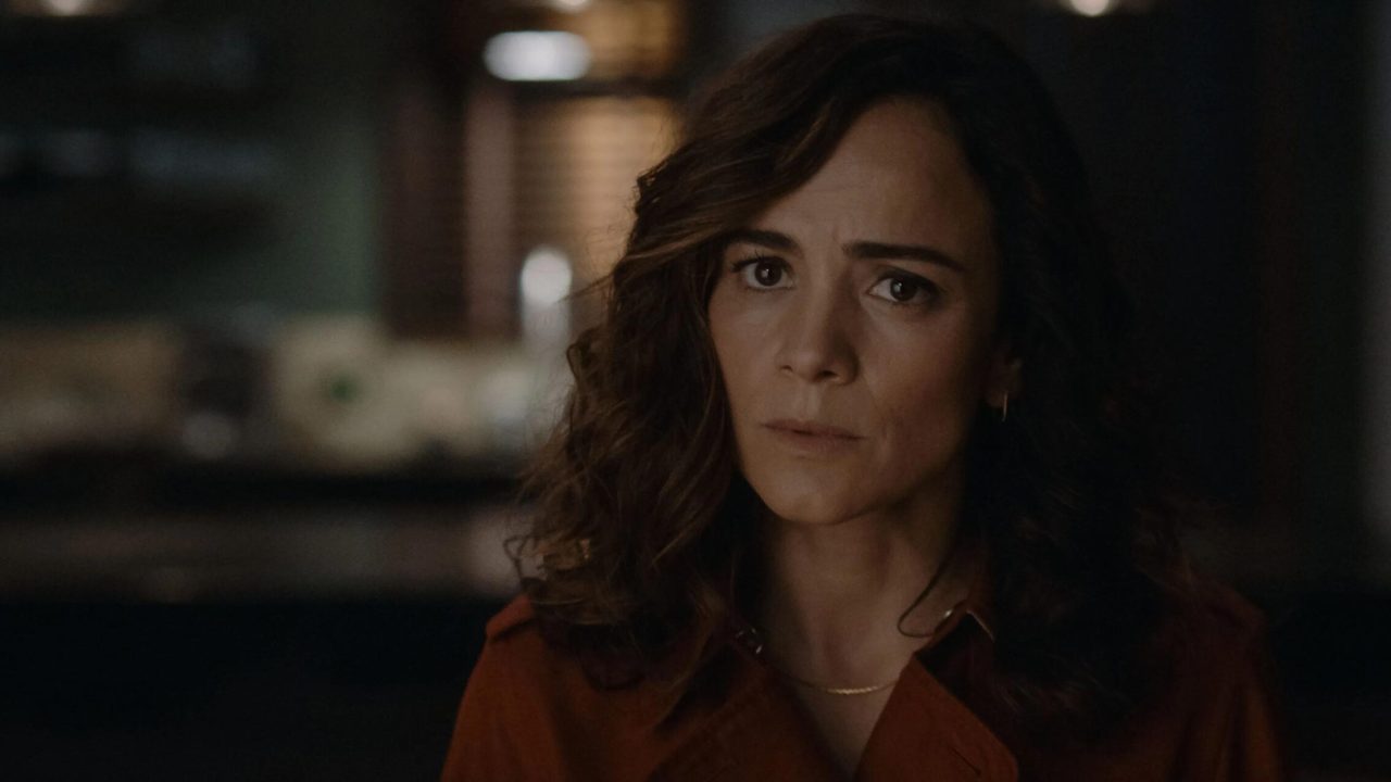 Foto de Alice Braga na série Matéria Escura