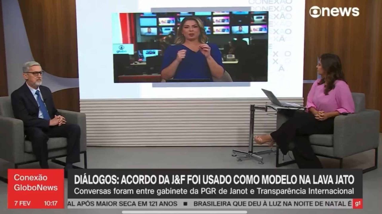 Foto de Valdo Cruz, Daniela Lima e Camila Bomfim em programa da GloboNews