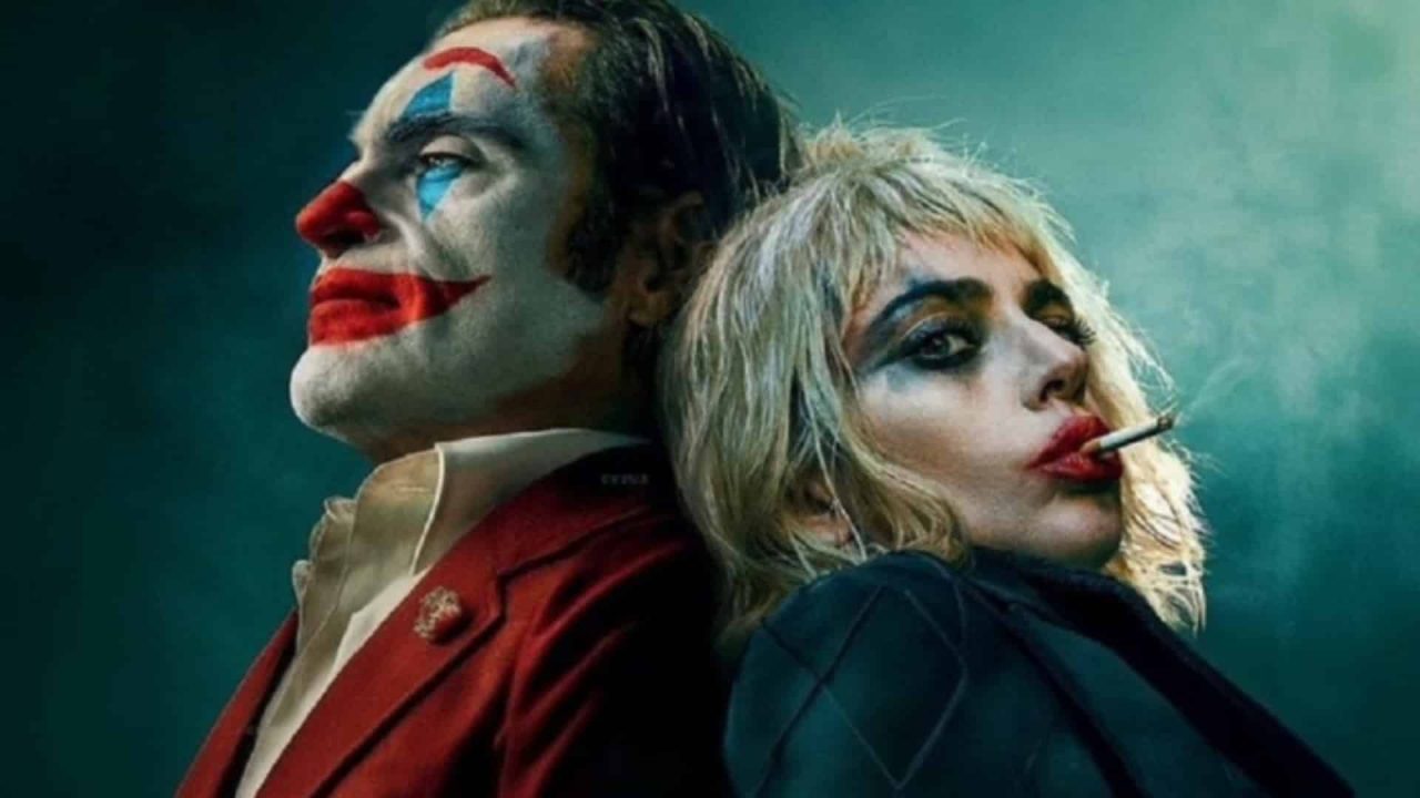 Foto de cartaz de Coringa 2, com Joaquin Phoenix e Lady Gaga com maquiagem de palhaço