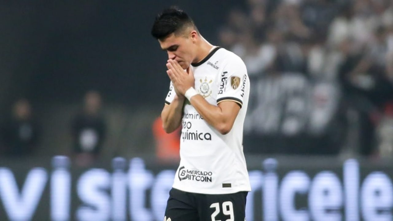 Foto de jogador do Corinthians na partida entre Corinthians e Boca Juniors