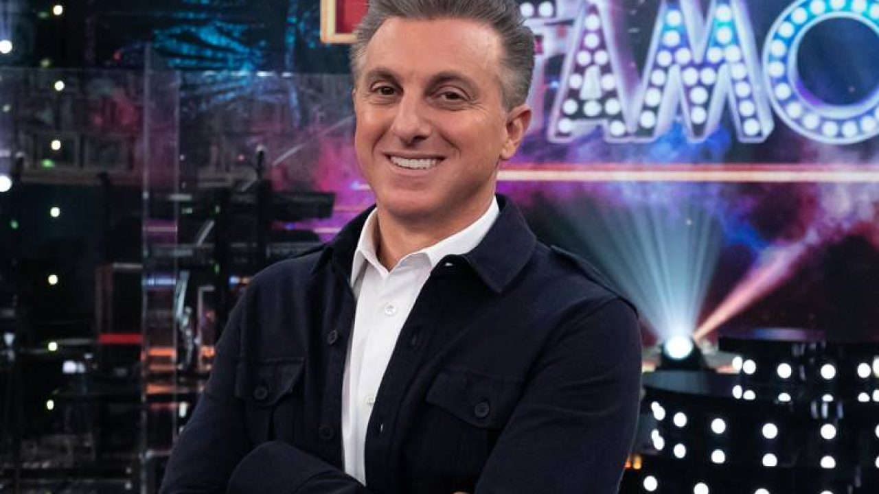 Foto de Luciano Huck. Apresentador que substituiu Faustão na saída da emissora e contratou bailarina que foi demitida do ex-apresentador da Globo na Band em dezembro de 2022