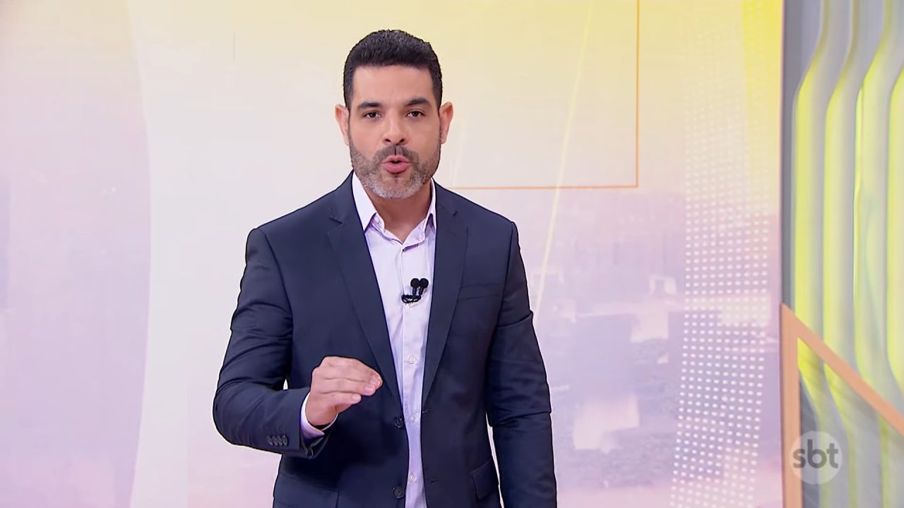 Foto de Darlisson Dutra apresentando o Primeiro Impacto