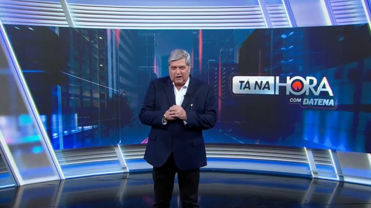 Foto de José Luiz Datena no estúdio do programa Tá na Hora