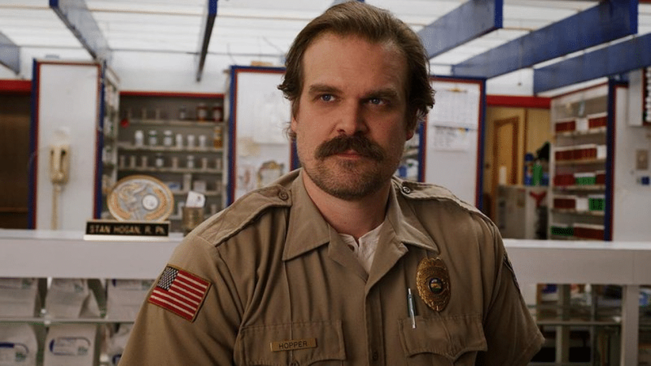 Foto do ator David Harbour, da série Stranger Things